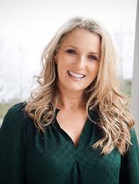 Trisha Thorne's Instagram, Twitter & Facebook