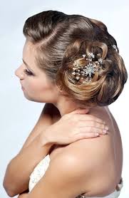 Les plus d'une coupe de cheveux courte ? Et Si Le Chignon Etait Votre Coiffure De Mariage En 2015