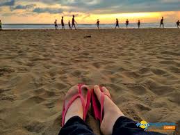 Kondisi foto sore hari dan ditambah dengan cahaya yang cukup, hasil nya oke. Menikmati Pantai Di Sore Hari