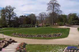 15 décembre 2020 ⚠️ suite aux dernières annonces du gouvernement, les galeries, serres et zoo du jardin des plantes, ainsi que les kiosques et le manège, restent fermés. Vue Depuis Le Portail Photo De Jardin Des Plantes Avranches Tripadvisor