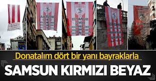 Samsun'un atakum ilçesi gökdelen kule sakinleri, 600 metrekare boyutunda dev samsunspor bayrağı astı. Donatalim Dort Bir Yani Bayraklarla