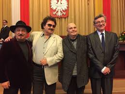 Marian lichtman z trubadurów zachęca polaków do jeżdżenia na rowerze. Trubadurzy Z Krzysztofem Krawczykiem Slawomirem Kowalewskim I Marianem Lichtmanem Na Czele Zagraja W Teatrze Wielkim Koncert 50 Lecia Istnienia Zespolu Radio Lodz
