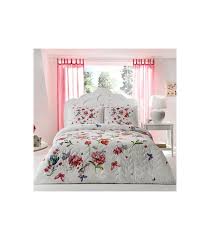 Öyleyse işe yatağınızı sizi yansıtacak renklere boyamakla başlayalım. Tac Goldy Tek Kisilik Ranforce Nevresim Takimi Gumruk Deposu