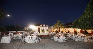 En un enclave privilegiado, a tan sólo veinte kilometros de sevilla y sobre un antiguo asentamiento romano, se alza el cortijo el chamorro. Hacienda Para Bodas Sevilla Salon De Bodas C Chamorro