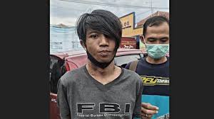 Kondisi kepala dishub kota probolinggo itu sempat membaik, namun beberapa hari kemudian harus dibawa ke rssa malang karena… berita duka, wawali probolinggo wafat karena corona, lanyalla: Wajah Sopir Mobil Angkot Senggol Polisi Sampai Jatuh Di Probolinggo Saya Gak Sengaja Pak Tribun Jateng