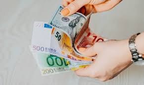 Cursurile valutare la eur și usd practicate de principalele curs bnr azi. Curs Valutar Bnr Pentru Luni 28 Septembrie 2020 Cat CostÄ Un Euro Azi Impact