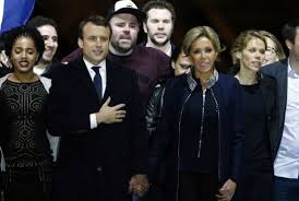 Président de la république française. Terpaut 25 Tahun Kemenangan Macron Tak Lepas Dari Peran Istri Republika Online