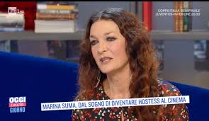 Ma quando quell'artista risponde al nome di milva, e la malattia che ha non le permette più nemmeno di cantare allora resti di stucco. Marina Suma A Oggi E Un Altro Giorno Ultime Notizie Flash