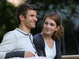Müllers geben ganz private einblicke in leben mit gestüt. Thomas Muller Baut Mit Ehefrau Lisa In Otterfing Otterfing