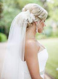 Wedding Hairstyles With Chic Elegance Modwedding Schleier Hochzeit Frisuren Mit Schleier Hochzeit Frisuren Schleier