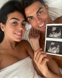 Cristiano y Georgina esperan gemelos! 👶👶 ¡Felicidades a la pareja! 💕🙌🤩