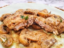 These Boneless And Skinless Chicken Thighs With Mushroom Sauce Is An Easy Quick And Keto Keto Chicken Thighs Keto Chicken Thigh Recipes Chicken Thigh Recipes