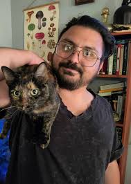 Introduction to Elektra, a tortoiseshell cat with distinctive features