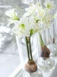 35 Pretty Christmas Living Room Ideas To Get You Ready For The Holidays Simple Christmas Decor Bulb Flowers Christmas Decorations