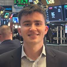 Happy to announce I will be joining Snowflake this summer as a Retail Sales  Engineering Intern. Huge thanks to Maged Shehata and Kass Kettner for the  opportunity. ❄️