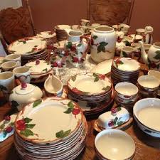 Maybe you would like to learn more about one of these? I Love Franciscan Apple Aunt Edna Had This Pattern She And My Mama Were So Cute They Picked Out Their C Apple Kitchen Decor Franciscan Apple Apple Dishes