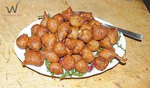 Pizzoccheri, sciatt, polenta con brasato o salmì, funghi, torte di grano saraceno e altre specialità loacali. Ricette Sciatt