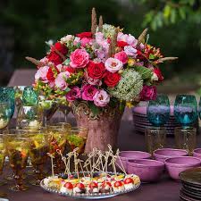 Knowing three key secrets makes it simple for you to choose the right flowers to create a simple but beautiful floral centerpiece. Choose Your Floral Centrepieces Pollen Nation