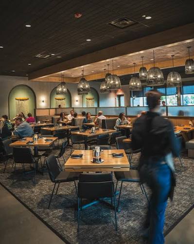 Plainfield, we've arrived! Our brand-new Cooper's Hawk is officially open, and we couldn't be more excited! Swing in, have a bite of something delicious, and toast with us! 📍16344 Boulevard Pl, Plainfield,