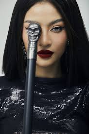 Á hậu Kiều Loan “nổi loạn” với phong cách mới, hờ hững vòng 1 gợi cảm