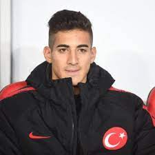Avusturya'da rapid wien forması giyen 19 yaşındaki milli savunmacı mert müldür, türkiye futbol federasyonu'nun (tff) resmi dergisi tam saha'ya açıklamalarda bulundu. Mert Muldur Kimdir Mert Muldur Kac Yasinda Spor Haberleri