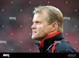 Trainer frank -Fotos und -Bildmaterial in hoher Auflösung