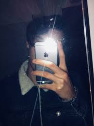 Aesthetic Black And White Mirror Selfie With Flash Oii Flash Com Imagens Foto Masculina Inspiracao Para Fotos Fotos Com Namorado