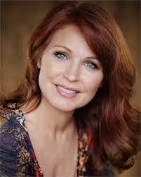 Elisa James's Instagram, Twitter & Facebook