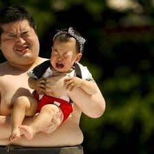 Ayunan anak bayi ditengah pintu. Ngeri Ini Bahaya Selalu Menggendong Bayi Sambil Diayun Health Liputan6 Com