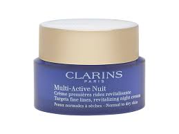 Una de las mejores maneras de ayudar a nuestro cuerpo es cuidar la piel del si tu piel tiene tendencia a las arrugas (incluso aunque estas sean pequeñas) no importa si eres una persona joven de 40 años o de 50. Crema Hidratante Para El Acne Antiarrugas Estos Son Los Cosmeticos Que Debes Usar Segun Tu Edad Moda Y Belleza