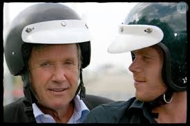 Photo : Frank Geney avec Yves Rénier à Paris sur le tournage du téléfilm Le  monsieur d'en face, réalisé par Alain Robillard et diffusé sur TF1 en 2006. 