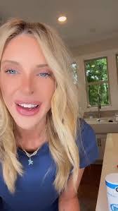 Debra Landers's Instagram, Twitter & Facebook