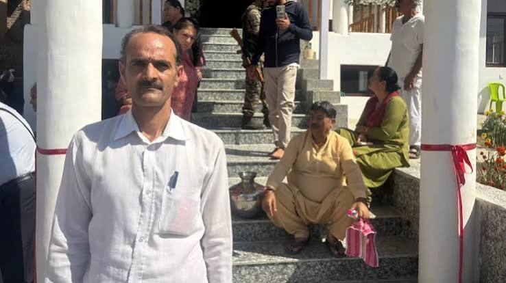 आतंक के दौर में कश्मीरी मुस्लिम ने की 111 मंदिरों की देखभाल, कहा- 'शायद अल्लाह ने मुझे इस काम के लिए चुना है' - India TV Hindi
