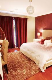 Thinking about redecorating your guest bedroom? Red Decor Room