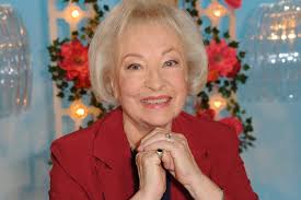 Sophie darel, pour beaucoup de français, est une « petite blonde » populaire, et elle en est fière. Obseques De Jacqueline Caurat Denise Fabre Sophie Darel Evelyne Dheliat Lui Disent Adieu