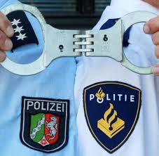 Mo do eins zwei polizei. Deutsche Und Niederlandische Polizisten Zusammenarbeit Welt