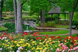 Early may brings acres of fragrant, majestic roses at arguably their most beautiful stage. Tyler Rose Garden And Museum Texasliving