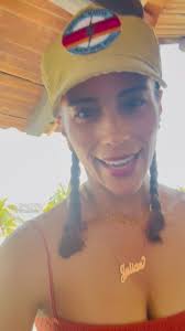 👩‍💻🤷‍♀️✊👍