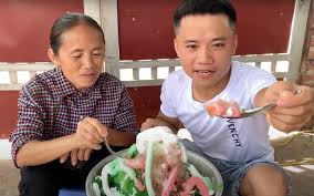 Hậu troll bắt gà của mẹ nấu nồi cháo gà nguyên con tầm bổ cho trang vlog và cái kết. Bi Y TÆ°á»Ÿng Kenh Cá»§a Ba Tan Vlog Va Cac Con Ä'á»¥ng Nhau Chan Chat Láº·p Ä'i Láº·p Láº¡i Ná»™i Dung