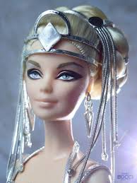 Ella es "Black Eye Galaxy", mi donación para la convención americana de  Barbie (National Barbie® Doll Collectors Convention). Como os dije la  temática es el espacio, con el lema "Blast Off With