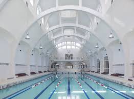 Une Voute En Beton Blanc Pour La Piscine De La Butte Aux Cailles Calcia Infos Piscine Publique Piscine Piscine Butte Aux Cailles