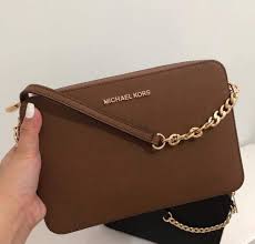 Michael kors men's bags are designed to be equal parts pragmatic and stylish. Michael Kors Crossbody Bag Women S Fashion Bags Wallets Cross Body Bags On Carousell