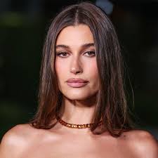 The importance of facial harmony: Hailey Bieber vs Natalie Dormer. Natalie  clearly haloes Hailey despite Hailey having more conventionally attractive  individual features