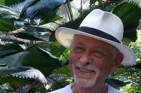 No dia 9 de julho (quarta-feira), o paisagista Raul Cânovas estará em  Joinville com o curso “Paisagismo Sustentável”. Se você ama plantas, deseja  aprender mais sobre como ter o seu próprio jardim,