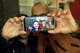 Dann probieren sie doch ali güngörmüs lammrücken mit ofengemüse. Spaziergang Durch Koln Chorweiler Tv Moderator Amiaz Habtu Zeigt Sein Altes Veedel Kolner Stadt Anzeiger