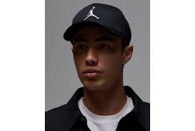 NIKE JORDAN CAPPELLO CON VISIERA