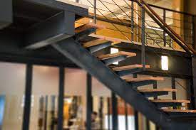 Entdecken sie unsere treppen aus holz und stahl und verwirklichen sie. Metalltreppen Fur Innen Und Aussen Material Vorteile Und Nachteile