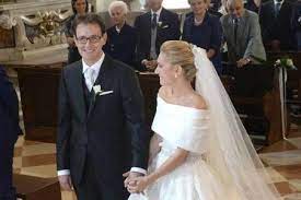 Negli anni '90 inizia a collaborare con numerose testate come giornalista per poi passare dedicarsi al mondo del marketing e della comunicazione in ibm prima e poi in computer associates. Tarolli Fazio Il Matrimonio Vip Foto Trento Trentino