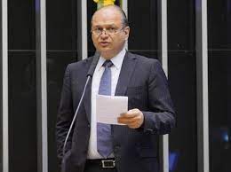 Aziz cobrou de luís miranda a entrega à cpi de dois dossiês com denúncias de supostas irregularidades no ministério da saúde, ainda na gestão do ministro ricardo barros, que foi chefe da. 2rjh33jx Iwqfm