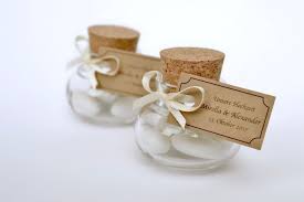 Gastgeschenke Fur Vintage Hochzeiten 5 Weisse Hochzeitsmandeln Verpackt In Einem Glas Mit Naturko Rustikale Hochzeitsdekorationen Hochzeit Hochzeitsdekoration